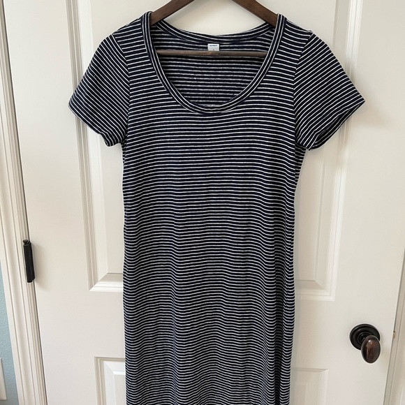 Old Navy Striped Navy and white maxi tee shirt dress - Picture 3 of 4